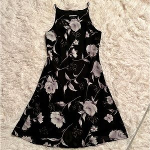 Black and White Pullover Dress Junior Size 9/10